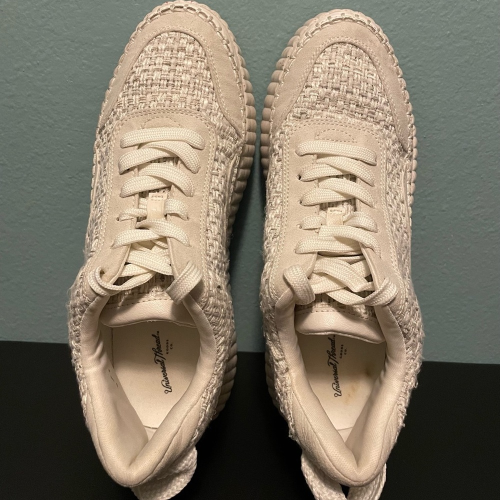 Universal Thread Cream Textured Sneakers